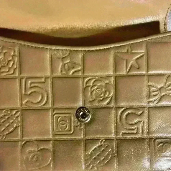 Chanel Lucky Charm Wallet - Picture 3 of 8